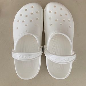Crocs, White, Women’s 9, Men’s 7